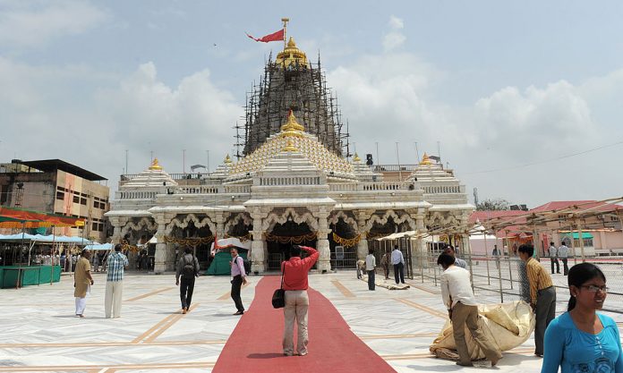 One lakh people visited the famous pilgrimage site Ambaji on New Year