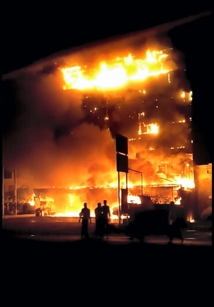 Fierce fire in Jamnagar hotel