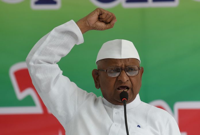 Anna attacks Kejriwal on liquor scam issue