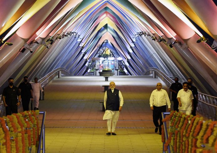 Modi inaugurated the 'Atal' foot over bridge over the Sabarmati river