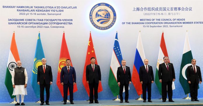 Modi for standing last in the photo of the SCO summit