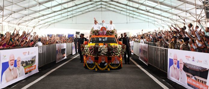 Modi's mega road show in Surat and Bhavnagar