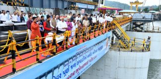 Sardar Sarovar dam burst, Chief Minister hailed Narmada Neer
