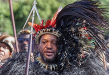 two thrones for the Zulu king over payment issues