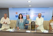 UK-based donor Veenaben Patel honored with Danbhaskar Award