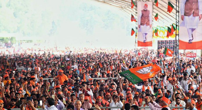 Modi attacked Congress in Anand's public meeting