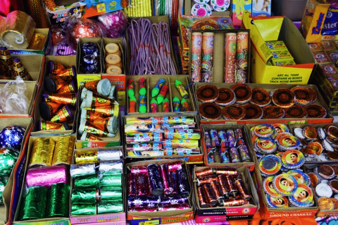 Jail up to 6 months ,bursting firecrackers in Delhi