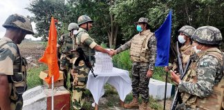 On the day of Diwali, soldiers of India and Pakistan fed each other sweets
