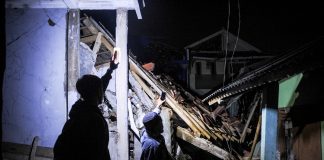 Indonesia earthquake death toll rises to 162, hundreds injured