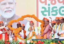 Modi Kejriwal claimed victory in Surat election meeting