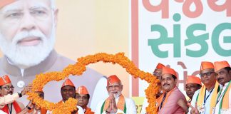 Modi Kejriwal claimed victory in Surat election meeting