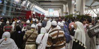 Chaos due to overcrowding at Airport