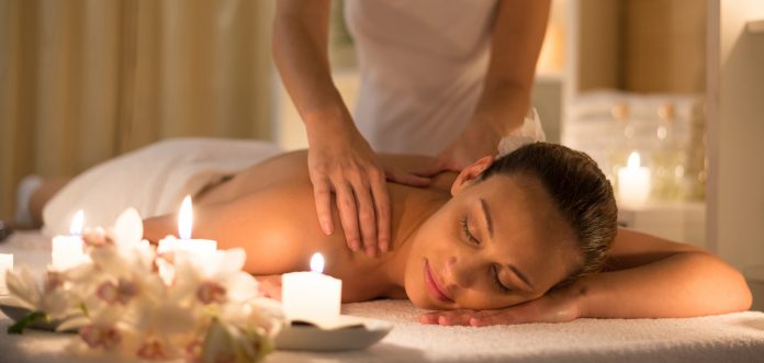 Oil Massage, An effective remedy to keep the skin young