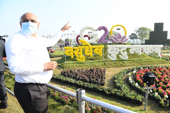 Flower show started in Ahmedabad