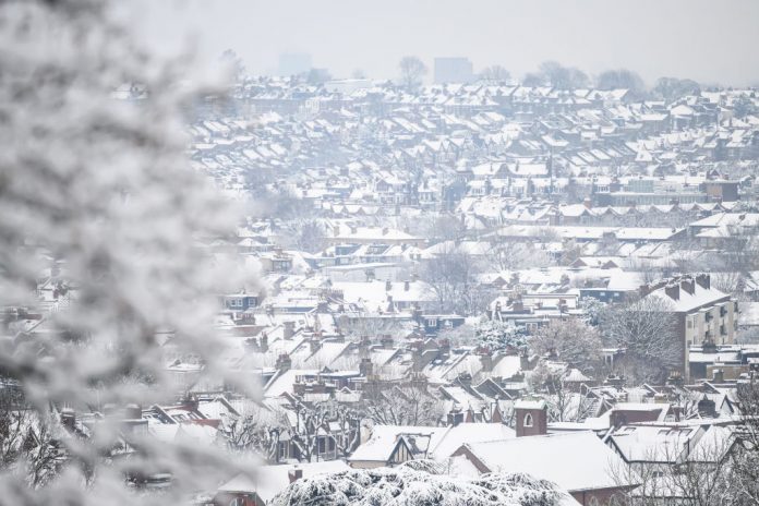 UK freezes over, Accidents on icy roads across the country