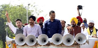 Harbhajan Singh participated in AAP's road show