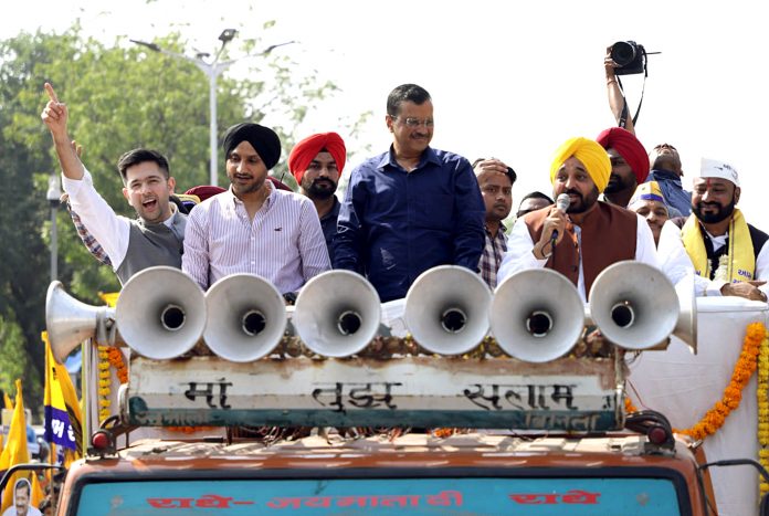 Harbhajan Singh participated in AAP's road show