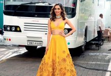 Who is Manushi Chhillar with?