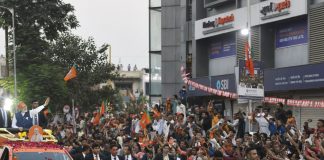 Modi again held a road show in Ahmedabad