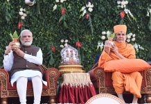 Pramukhswami Maharaj waiting for Narendrabhai like a father