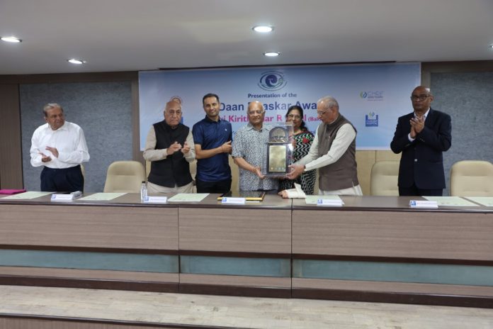 Kiritkumar Patel gets Danbhaskar Award