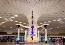 પ્રવાસીઓની સુવિધા માટે મુંબઈ એરપોર્ટ પર ખાસ 2D બારકોડ રીડર્સ ઉપલબ્ધ Special 2D Barcode Readers available at Mumbai Airport for the convenience of travelers