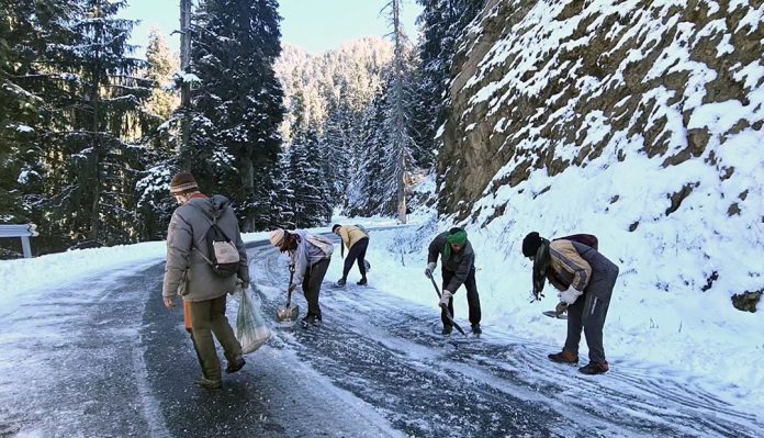 Cold in Uttarakhand breaks 30-year record, Pahalgam temperature -7.4 degrees