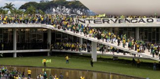 Hundreds of Bolsonaro supporters attack the parliament, presidential palace in Brazil