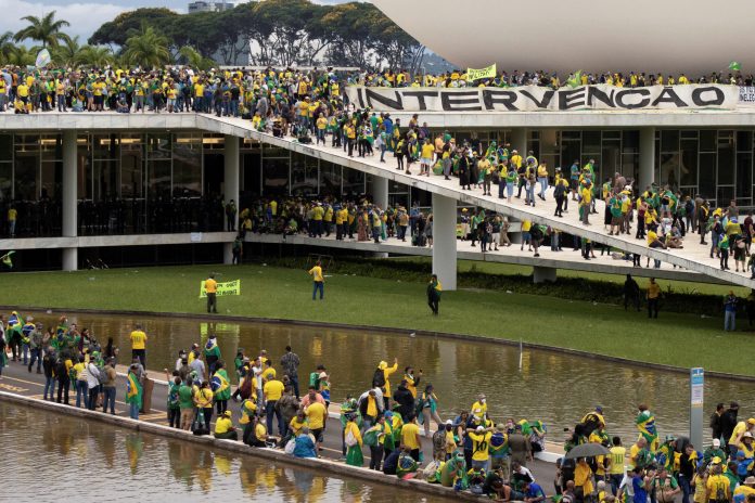 Hundreds of Bolsonaro supporters attack the parliament, presidential palace in Brazil