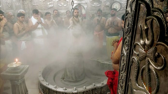 Bhasma Aarti and Quick Darshan of Mahakal in Ujjain Rs. 250 can be done