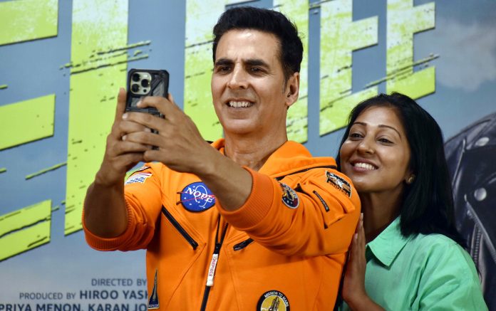 Akshay Kumar to give up Canadian passport