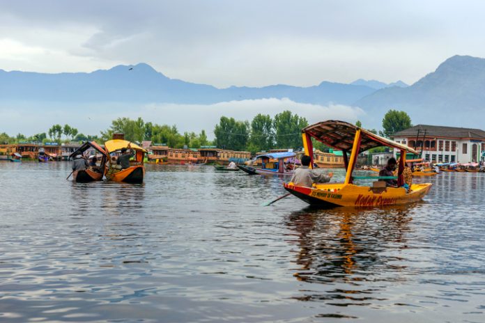 Ahead of G-20 summit, tourist rush to Kashmir