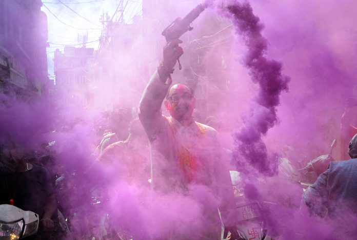 MLAs in the Gujarat Assembly wore Holi colours