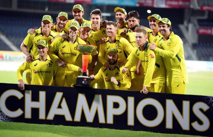 Australia beat India in the third ODI to win the series 2-1