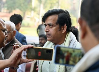 Ravi Kishan as Osho Rajneesh