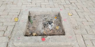 Couple sacrificing their head in Havan Kund in Rajkot's beach