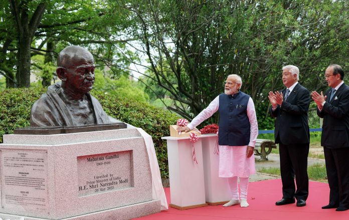 Prime Minister Narendra Modi unveiled Gandhi's statue in Hiroshima