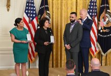 ન્યૂ યોર્કના પોલીસ અધિકારી સુમિત સુલાનનું બાઇડેને વેલોર એવોર્ડથી સન્માન કર્યું