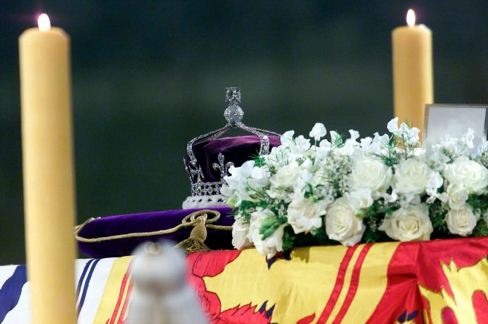 Looted Kohinoor diamond India's top priority