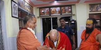 Home Minister Amit Shah took the blessings of Jagadguru Shankaracharya Swami in Dwarka