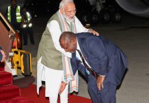 The PM of Papua New Guinea welcomed Modi by touching his feet
