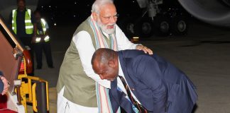 The PM of Papua New Guinea welcomed Modi by touching his feet
