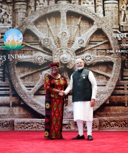 નરેન્દ્ર મોદી અને વર્લ્ડ ટ્રેડ ઓર્ગેનાઇઝેશન (WTO)ના ડાયરેક્ટર જનરલ ન્ગોઝી ઓકોન્જો-ઇવેલા