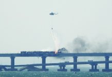 રશિયાએ ક્રિમીયા બ્રિજ પરના ડ્રોન હુમલાને નિષ્ફળ બનાવ્યાં, બેના મોત