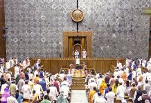 જુના સંસદભવનમાંથી ભાવુક વિદાય, નવા ભવનમાં ઉત્સાહપૂર્વક પ્રવેશ