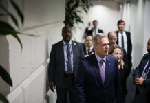 કેવિન મેકકાર્થીની ડેટ ડીફોલ્ટ, સરકારને બચાવવા જતાં સ્પીકરપદેથી હકાલપટ્ટી