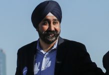 અમેરિકાના પ્રથમ શીખ મેયરને પરિવાર સાથે મારી નાખવાની ધમકી