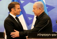 ફ્રાન્સના પ્રેસિડન્ટ મેક્રોન ઇઝરાયેલ પહોંચ્યા, હમાસે બે બંધકને મુક્ત કર્યા