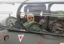 વડાપ્રધાન નરેન્દ્ર મોદીએ ફાઇટર વિમાન તેજસમાં સફળ ઉડ્ડયન કર્યું