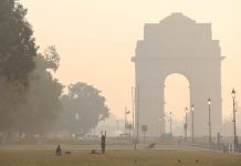 પ્રદૂષણને કારણે દિલ્હીમાં સ્કૂલો બે દિવસ બંધ, મુંબઈમાં કંપનીઓને ઉત્પાદનમાં 50% કાપની તાકીદ